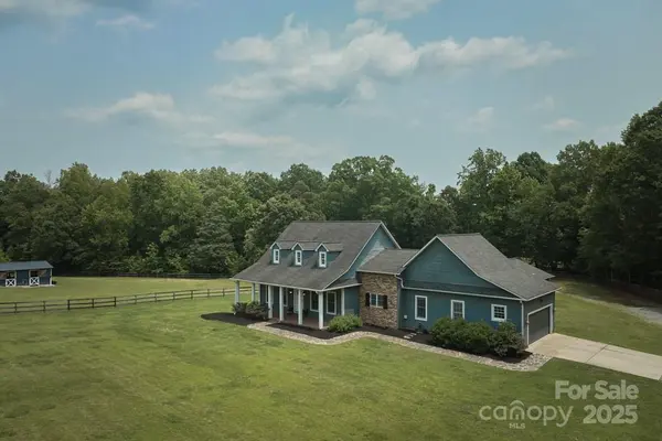 355 Night Lark LN, Campobello, SC 29322
