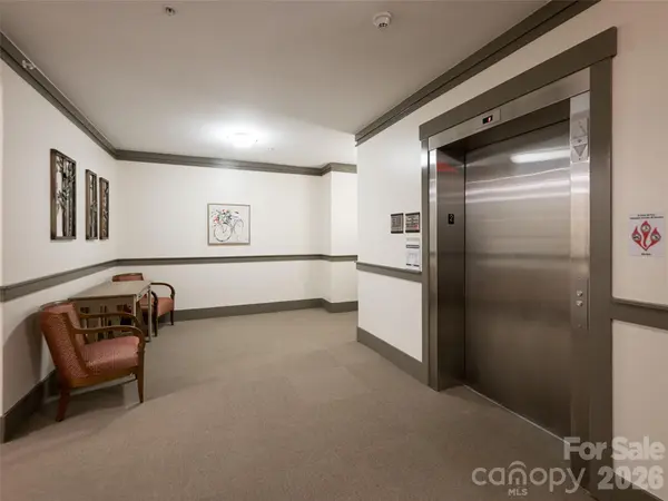 5 Farleigh ST #206, Asheville, NC 28803