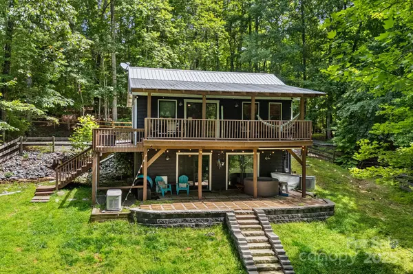 37 Poplar DR, Rosman, NC 28772