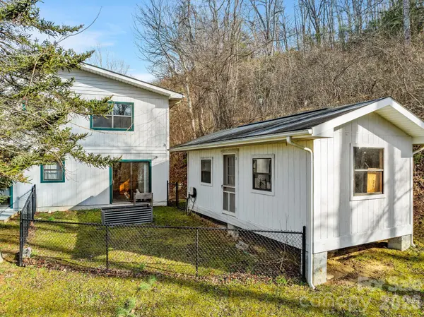 53 Hackberry LN, Waynesville, NC 28785
