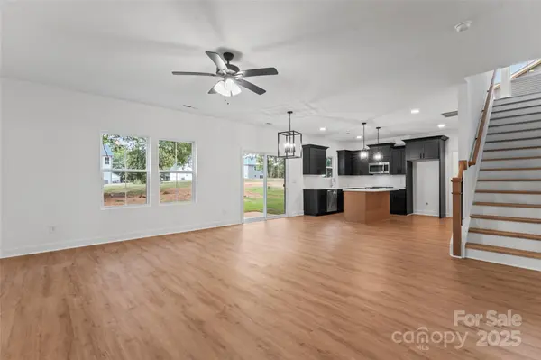 329 Henderson CIR, Harrisburg, NC 28075