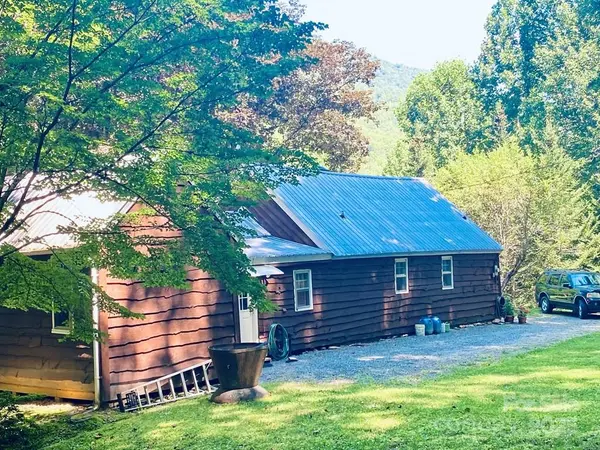 100 Crosspatch DR, Bryson City, NC 28713