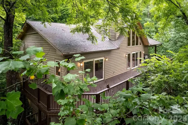 300 Sweet Birch LN, Tuckasegee, NC 28783