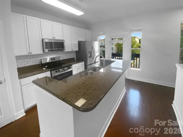 1031 Skyline View WAY, Charlotte, NC 28204