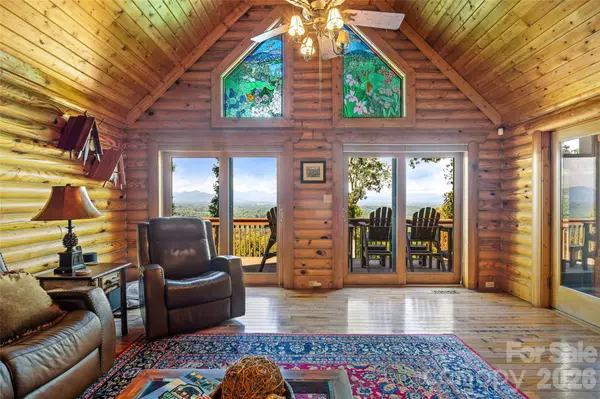 82 Running Ridge RD, Asheville, NC 28804