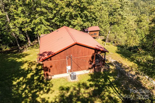 805 Deer Crossing LN, Lenoir, NC 28645