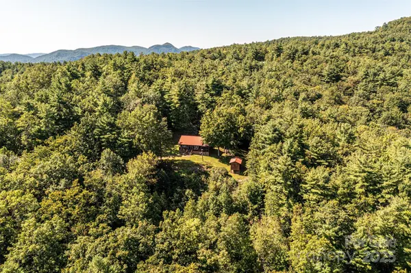 805 Deer Crossing LN, Lenoir, NC 28645