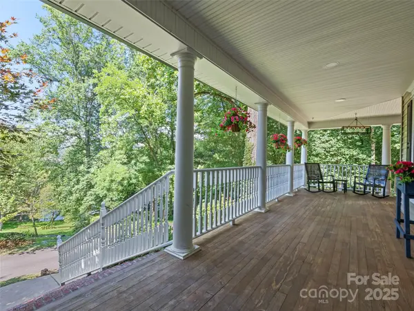40 Panda TRL, Waynesville, NC 28785