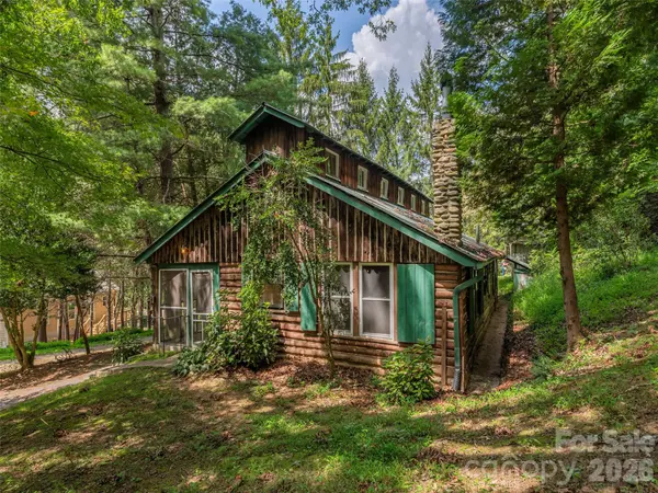 10 Beaverdam Knoll RD, Asheville, NC 28804