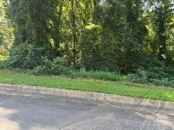 821 & 831 16th Avenue LN NW, Hickory, NC 28601
