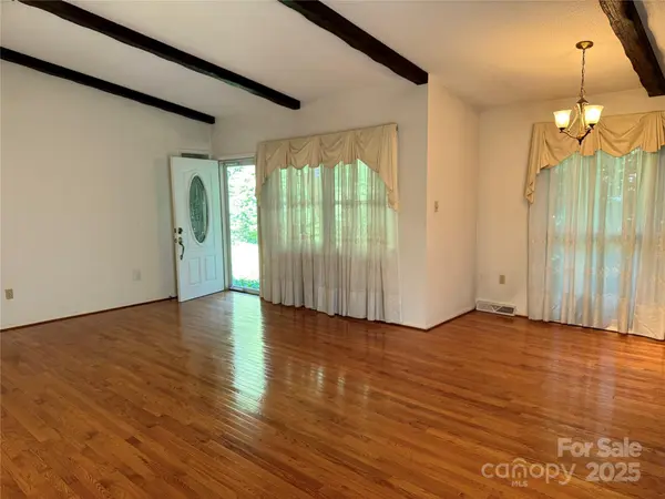 516 Averys Creek RD, Arden, NC 28704