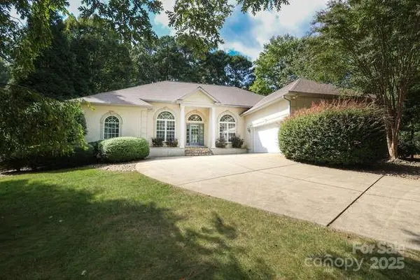 2587 Penngate DR,  Sherrills Ford,  NC 28673