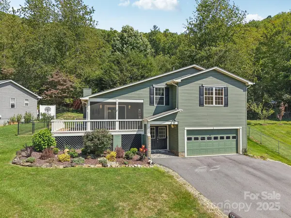 126 Pasco LOOP, Waynesville, NC 28785