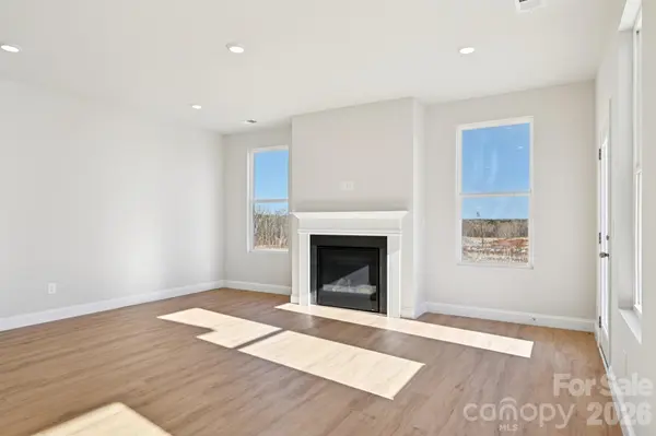 612 Banter LN #32, Cramerton, NC 28032