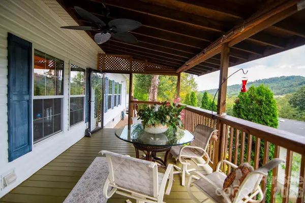 304 Golden Aster RD, Swannanoa, NC 28778