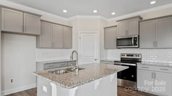 342 Creekview RD, Hendersonville, NC 28792