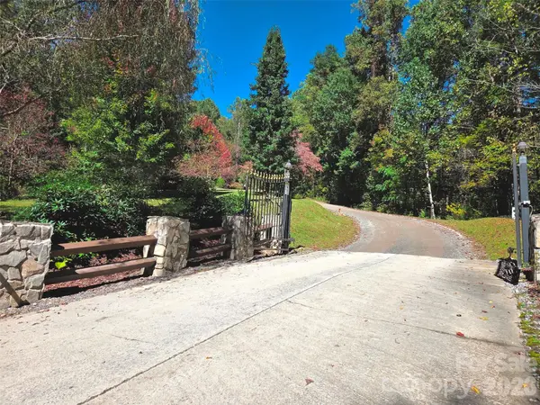 123 Live Oak LOOP #29, Waynesville, NC 28785