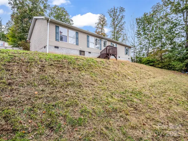 114 Leonards LN, Weaverville, NC 28787