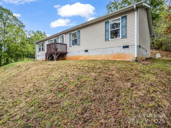 114 Leonards LN, Weaverville, NC 28787