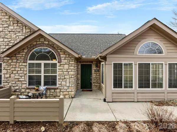 92 Mountain Meadow CIR, Weaverville, NC 28787