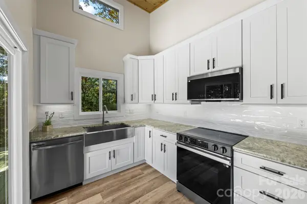 71 Mountain Trace PT, Bryson City, NC 28713
