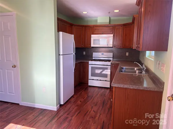 71 Volunteer Way DR, East Flat Rock, NC 28726