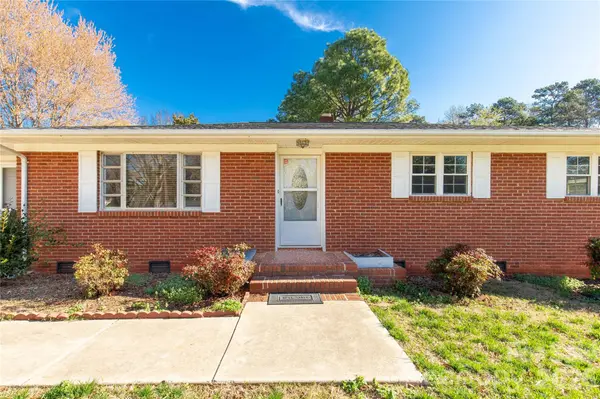 2033 Kimway DR, Matthews, NC 28105