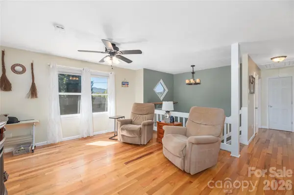 29 Arrowhead RD, Clyde, NC 28721