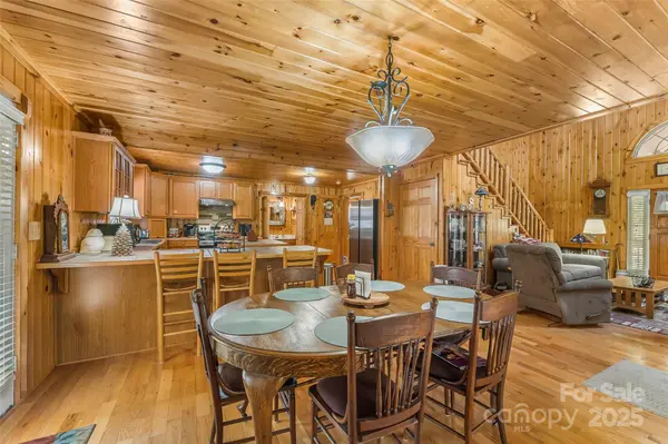 6151 Hemlock LN, Newland, NC 28657