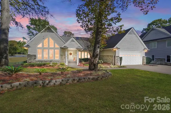 290 Blucher CIR, Lake Wylie, SC 29710