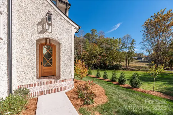 334 North Fork RD, Black Mountain, NC 28711