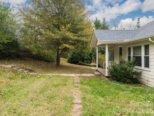 65 Banks Town RD, Weaverville, NC 28787