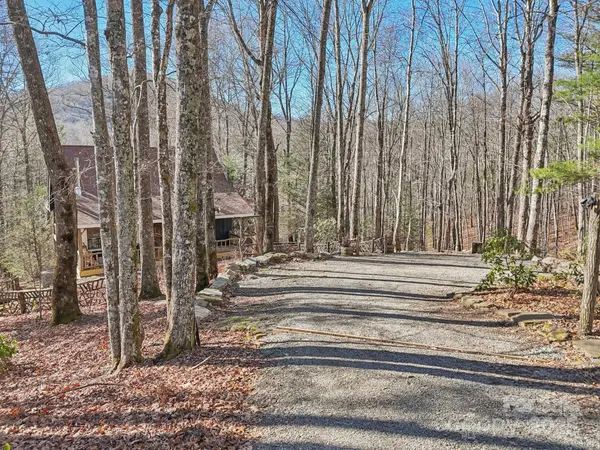 102 Knobster WAY, Glenville, NC 28736