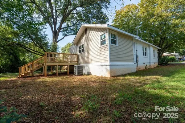 137 Woodlawn DR, Statesville, NC 28677