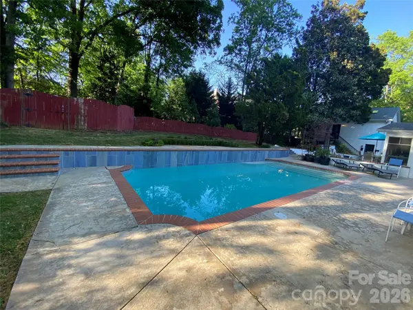 1330 Cedar LN, Charlotte, NC 28226