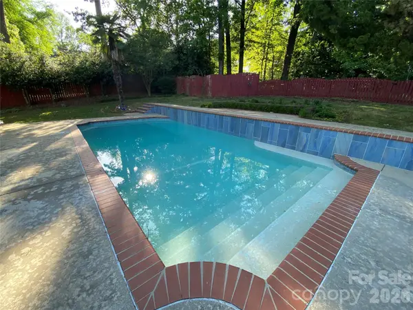 1330 Cedar LN, Charlotte, NC 28226
