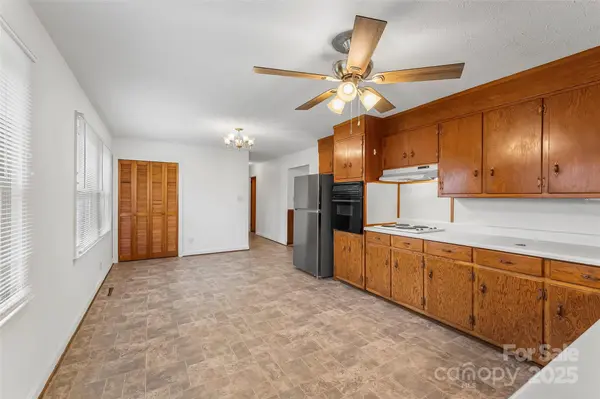 2580 Sweetbriar CIR, Lenoir, NC 28645