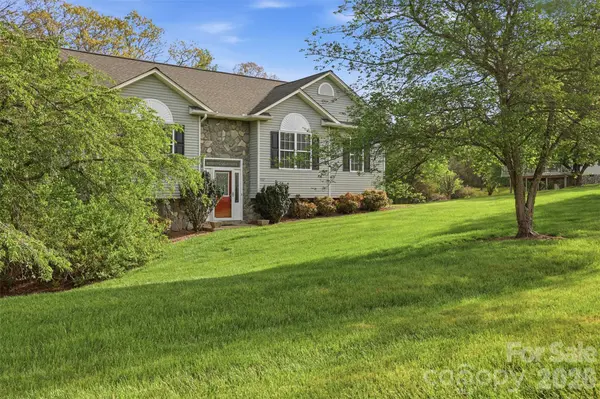 552 Meadowridge DR, Taylorsville, NC 28681
