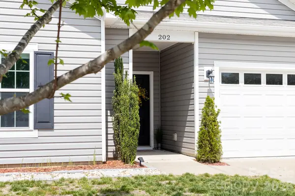 202 Paradise Hills CIR, Mooresville, NC 28115