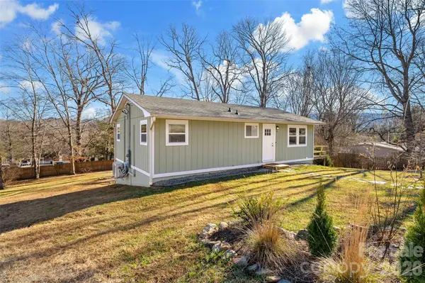 29 Alexander ST, Black Mountain, NC 28711