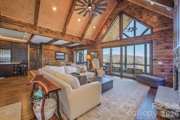 333 Kanasdatsi DR, Brevard, NC 28712