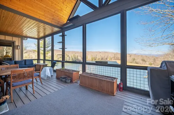 333 Kanasdatsi DR, Brevard, NC 28712