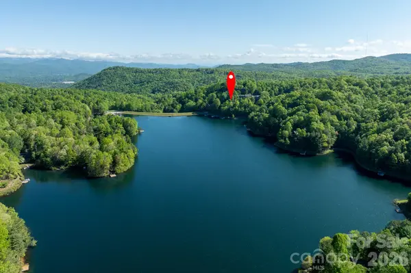 333 Kanasdatsi DR, Brevard, NC 28712