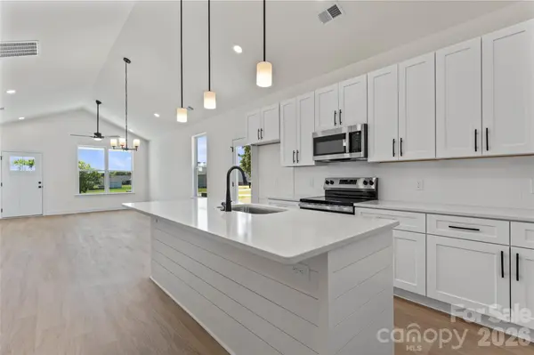 113 E Edinburgh CT, Statesville, NC 28625