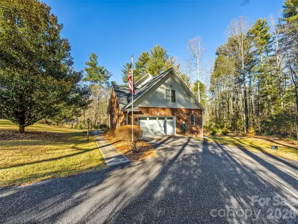 105 Boyd DR, Flat Rock, NC 28731