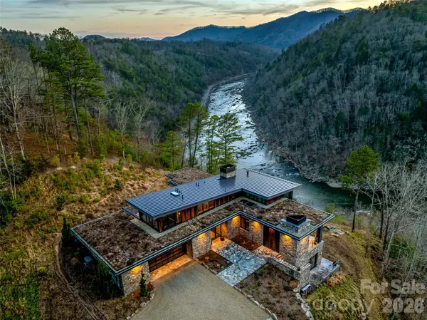 112 Moon Shadow LN, Marshall, NC 28753