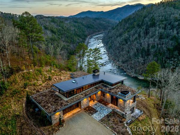 112 Moon Shadow LN, Marshall, NC 28753