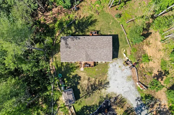 102 Kiwassa LN, Hendersonville, NC 28792
