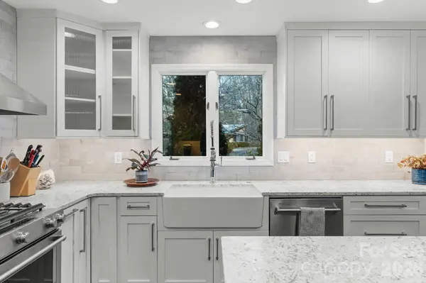 3302 Timber TRL, Asheville, NC 28804
