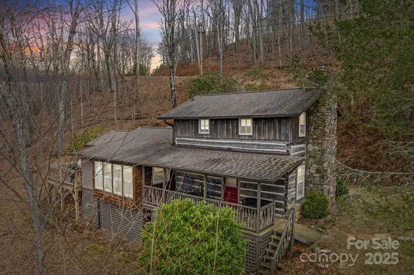 1040 Oak Ridge LN, Mars Hill, NC 28754